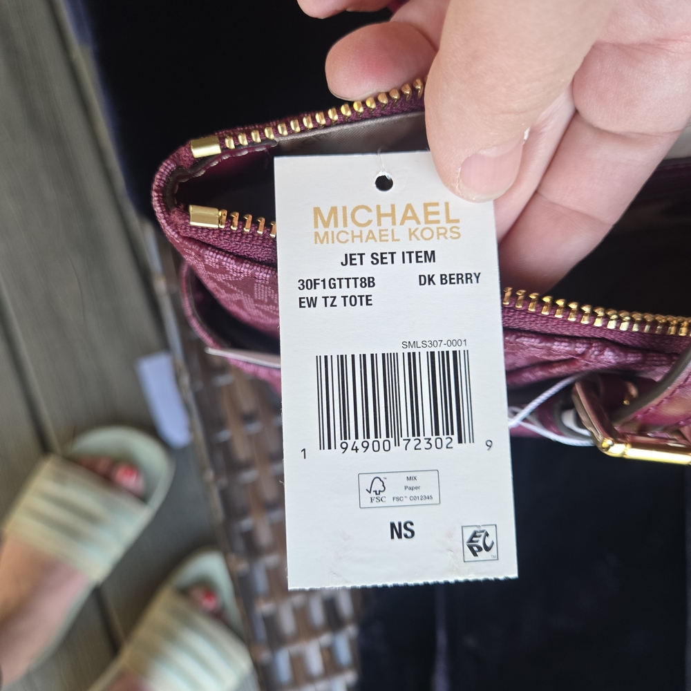 Michael Kors Jet Set Item EW TZ Tote Signature DK Berry NWT - Picture 9 of 11